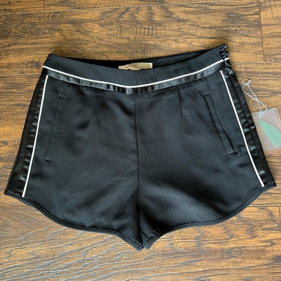 Forever 21 Black Shorts - Picture 1 of 4